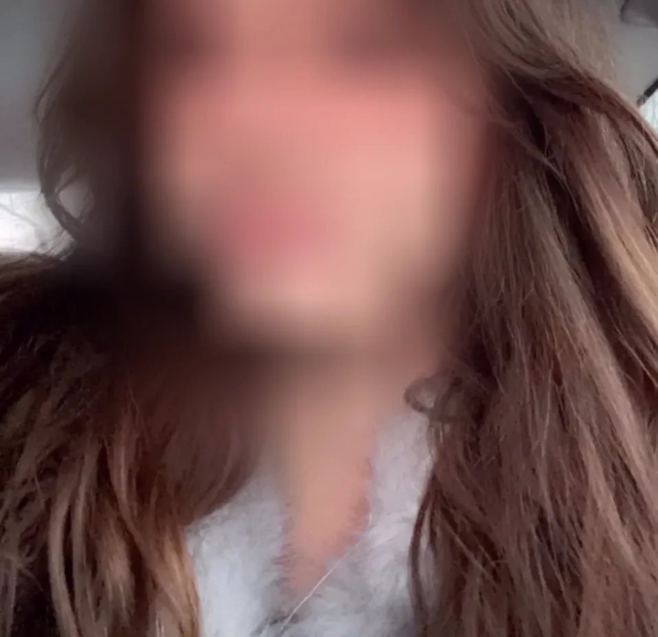 Aylin, 23