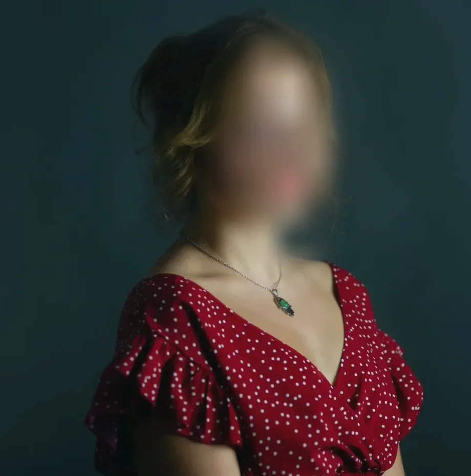 Zeynep, 25